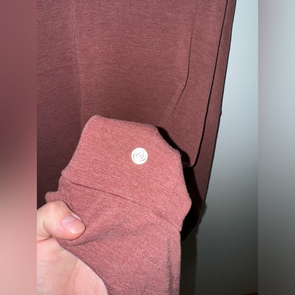 Pre-Owned MD Apana Red Long Sleeve Crossover Back Shirt - Picture 4 of 7